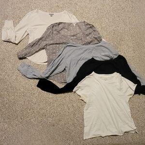 Set Of 5 Assorted Long Sleeve and Short Sleeve Tops 💗 MAKE AN OFFER 💗